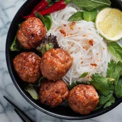  Bún Chả: En Smakfull Fusion av Färska Kryddor och Grillade Köttgodbitar!