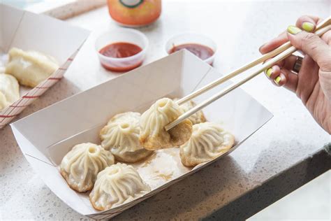   Ligong Tang Bao: En explosiv smakfest av saftiga dumplings med en krämig fyllning som smälter i munnen!