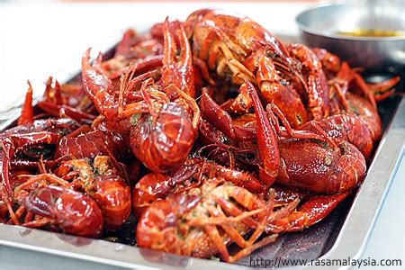  Zhenjiang Taihu Crayfish: Savor the Spicy Sweetness and Aromatic Depth of this Jiangsu Delicacy!